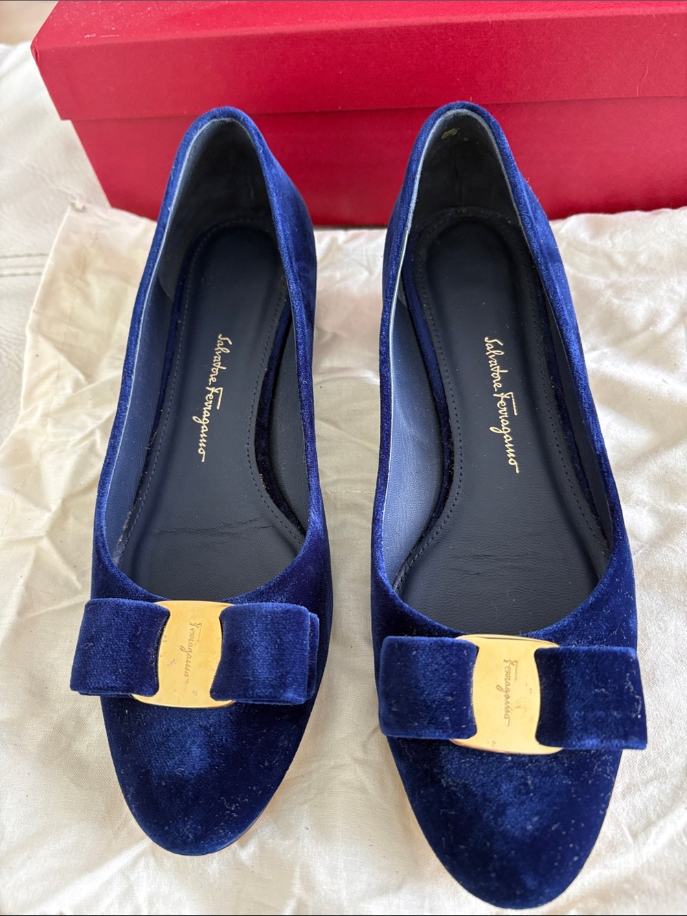 Salvatore Ferragamo Navy Velvet Bow Flats Gold Plaque Vara V Oxford BLU Fabric